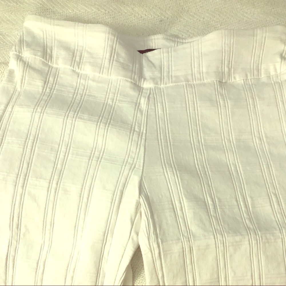 Zac and Rachel white capris